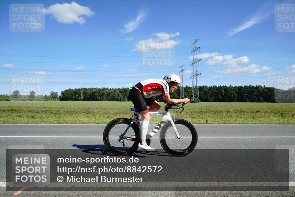 07.09.2025 - 19. Norderstedt Triathlon Michael Burmester http://msf.ph/oto/8842572 07.09.2025 14:38:31 Radfahren 422, 877 meine-sportfotos.de