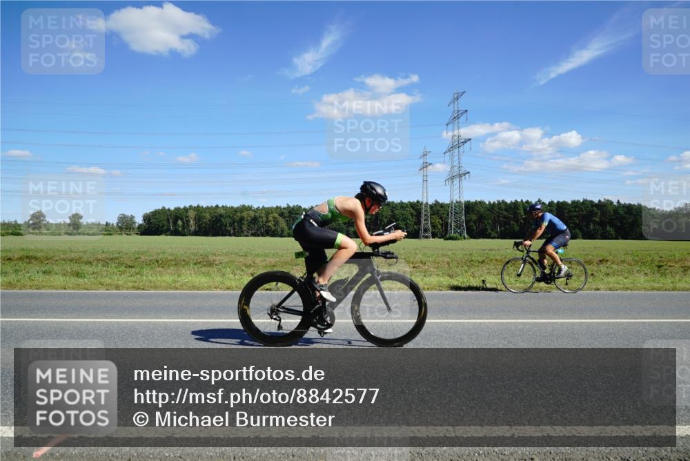 07.09.2025 - 19. Norderstedt Triathlon Michael Burmester http://msf.ph/oto/8842577 07.09.2025 14:38:35 Radfahren 398, 459, 476 meine-sportfotos.de
