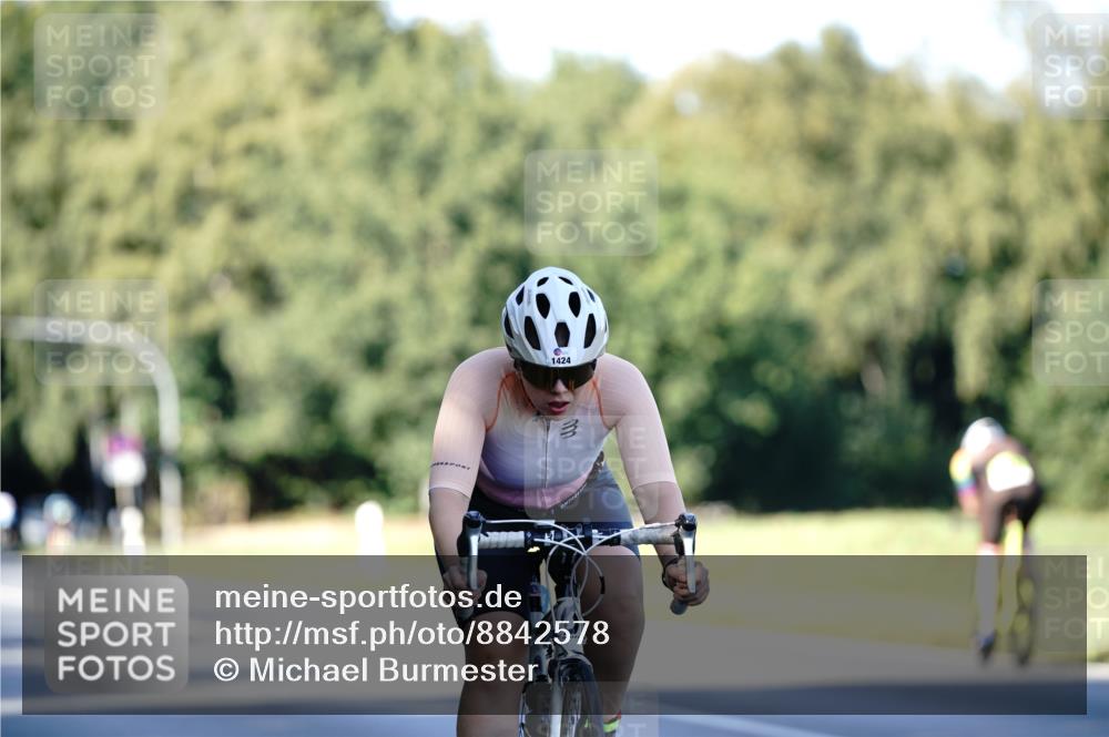 07.09.2025 - 19. Norderstedt Triathlon Michael Burmester http://msf.ph/oto/8842578 07.09.2025 15:50:05 Radfahren 1424 meine-sportfotos.de