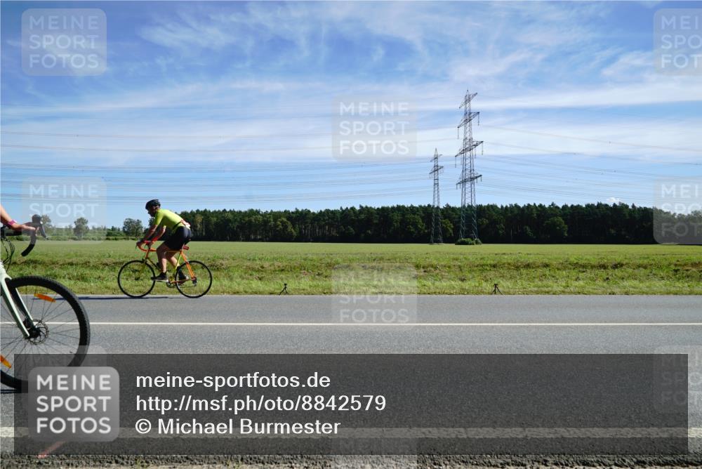07.09.2025 - 19. Norderstedt Triathlon Michael Burmester http://msf.ph/oto/8842579 07.09.2025 12:31:56 Radfahren 302, 1322, 1339 meine-sportfotos.de