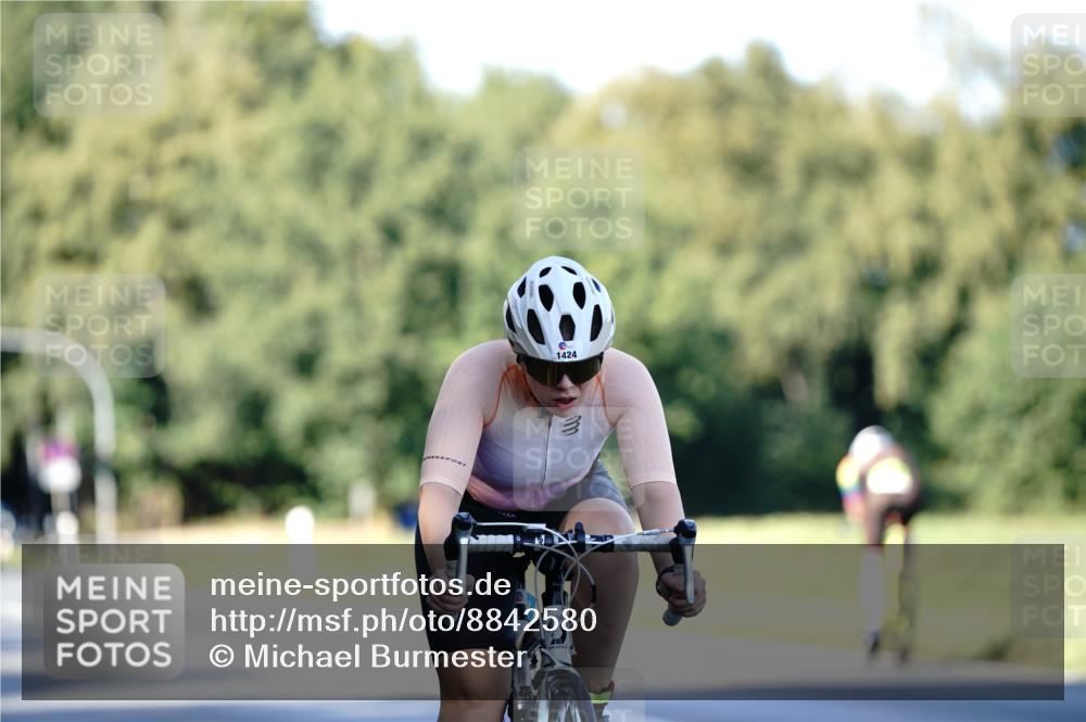 07.09.2025 - 19. Norderstedt Triathlon Michael Burmester http://msf.ph/oto/8842580 07.09.2025 15:50:05 Radfahren 1424 meine-sportfotos.de
