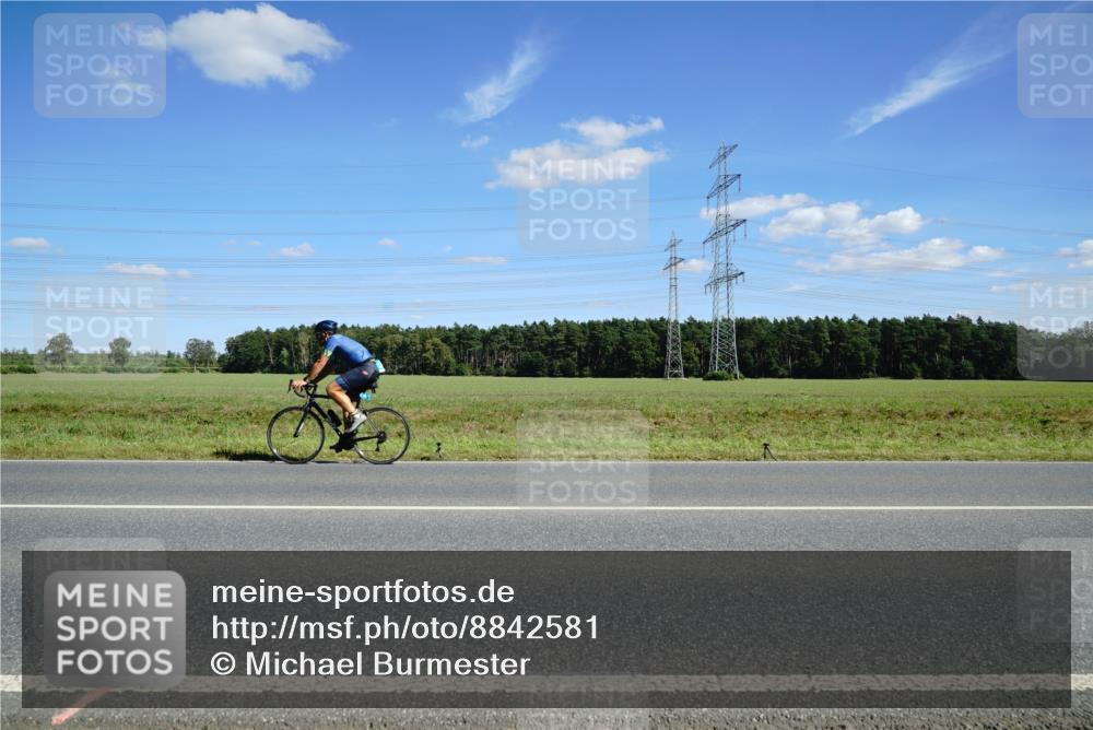 07.09.2025 - 19. Norderstedt Triathlon Michael Burmester http://msf.ph/oto/8842581 07.09.2025 14:38:36 Radfahren 398, 459, 476 meine-sportfotos.de