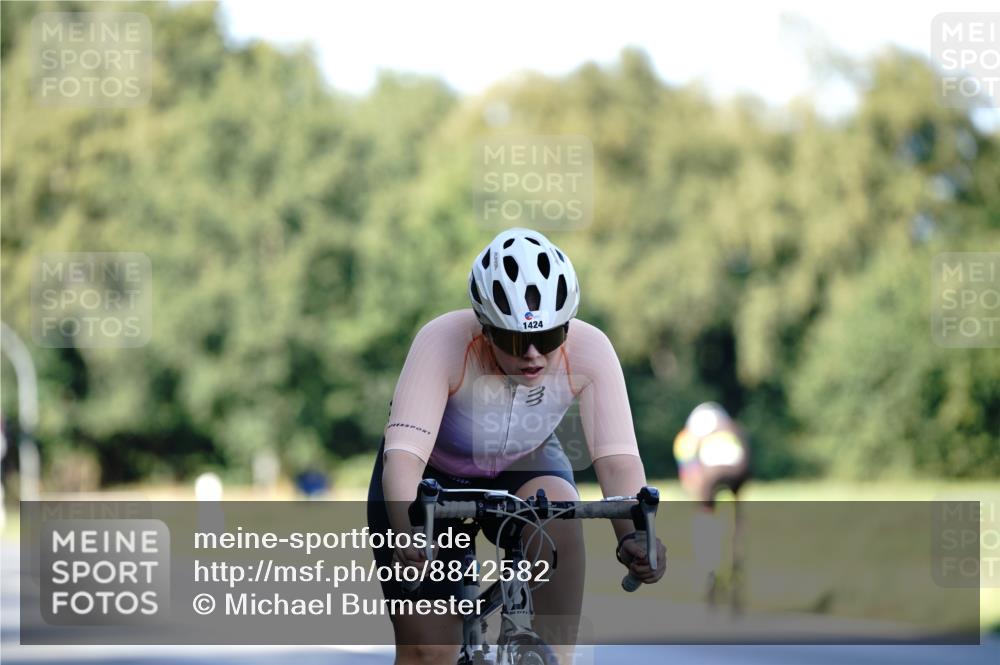 07.09.2025 - 19. Norderstedt Triathlon Michael Burmester http://msf.ph/oto/8842582 07.09.2025 15:50:05 Radfahren 1424 meine-sportfotos.de