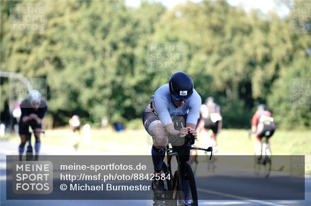 07.09.2025 - 19. Norderstedt Triathlon Michael Burmester http://msf.ph/oto/8842584 07.09.2025 15:50:08 Radfahren 403, 1068, 1424 meine-sportfotos.de