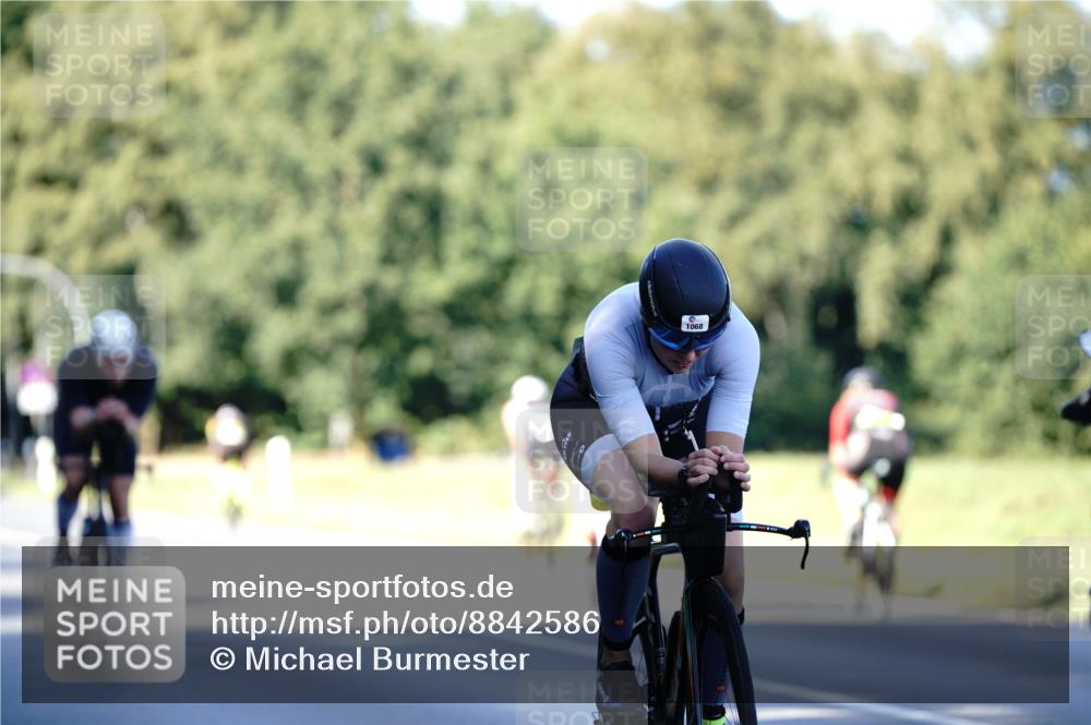 07.09.2025 - 19. Norderstedt Triathlon Michael Burmester http://msf.ph/oto/8842586 07.09.2025 15:50:08 Radfahren 403, 1068, 1424 meine-sportfotos.de