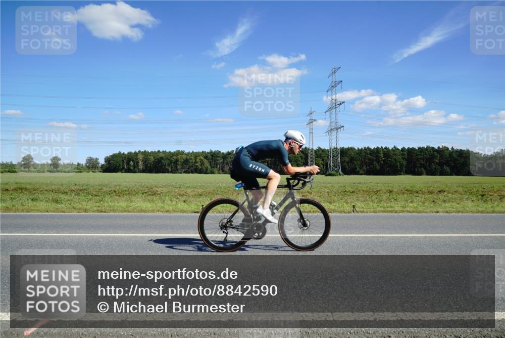 07.09.2025 - 19. Norderstedt Triathlon Michael Burmester http://msf.ph/oto/8842590 07.09.2025 14:38:38 Radfahren 398, 459, 476, 1404 meine-sportfotos.de
