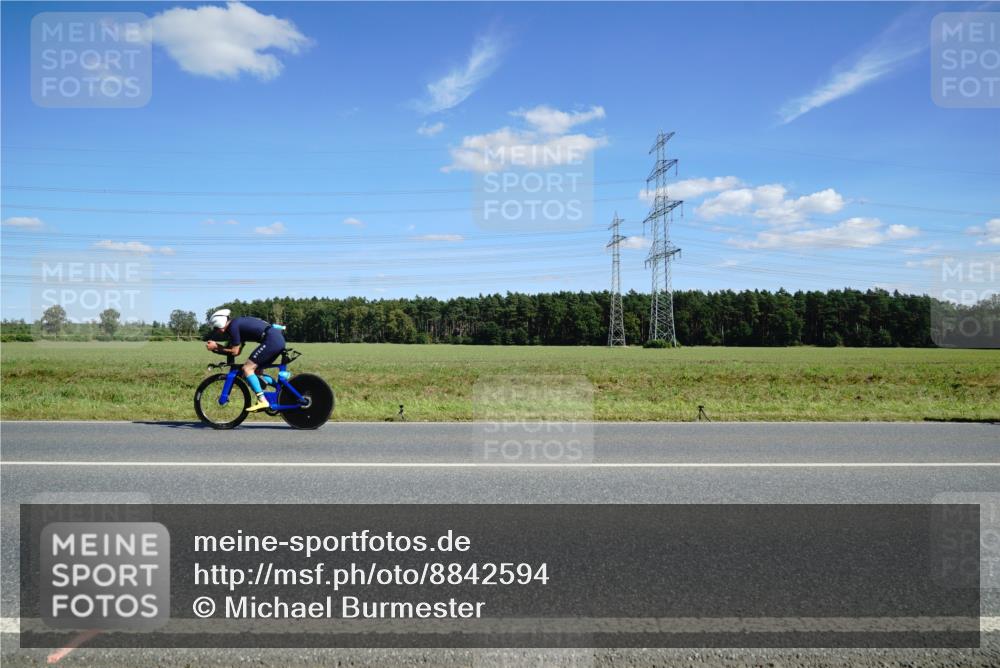 07.09.2025 - 19. Norderstedt Triathlon Michael Burmester http://msf.ph/oto/8842594 07.09.2025 14:38:40 Radfahren 398, 459, 460, 1404 meine-sportfotos.de