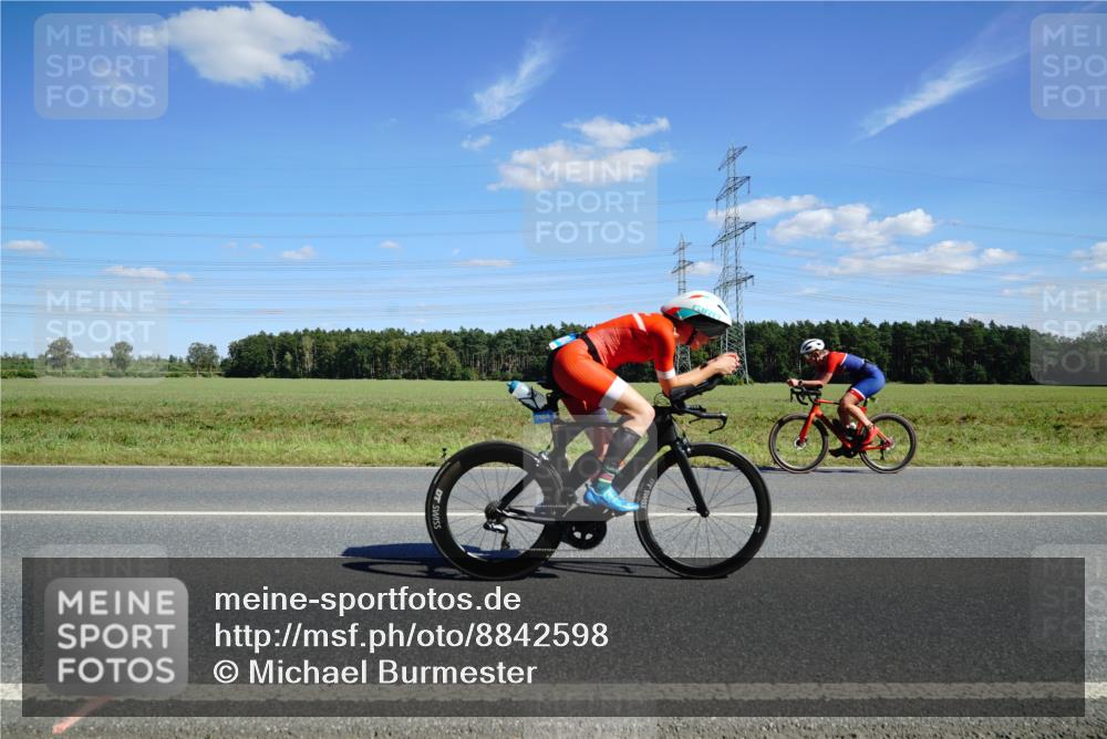 07.09.2025 - 19. Norderstedt Triathlon Michael Burmester http://msf.ph/oto/8842598 07.09.2025 14:38:41 Radfahren 398, 460, 1008, 1404 meine-sportfotos.de