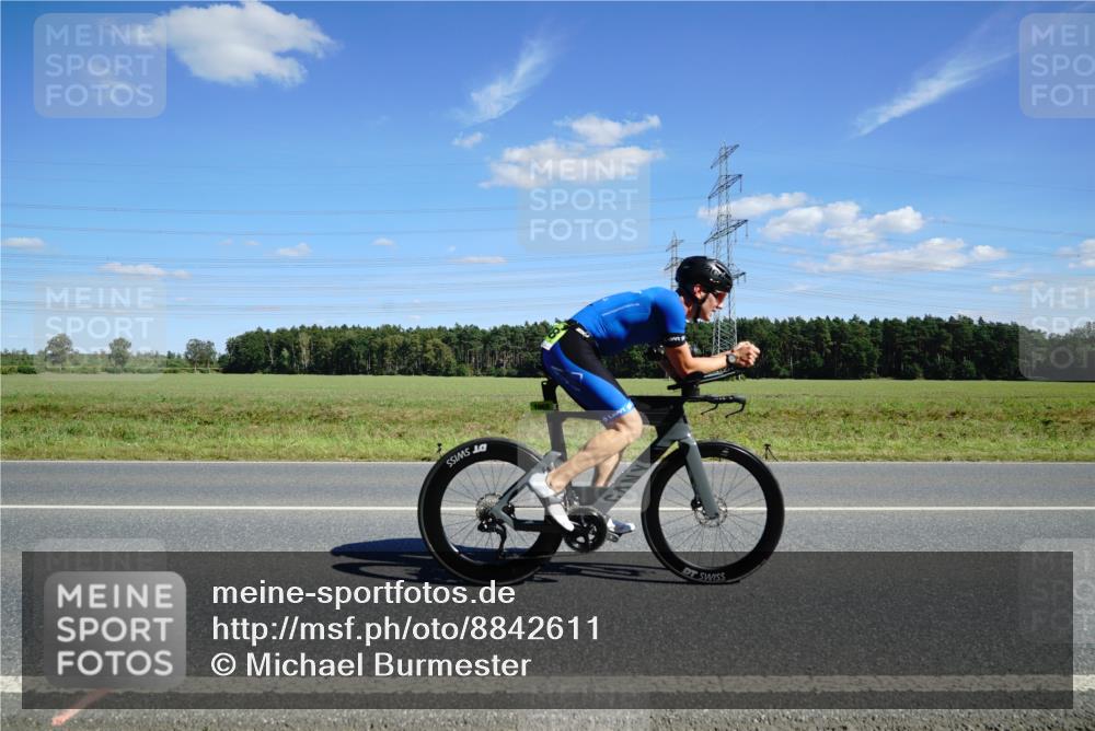 07.09.2025 - 19. Norderstedt Triathlon Michael Burmester http://msf.ph/oto/8842611 07.09.2025 14:38:44 Radfahren 450, 460, 1008, 1404, 1507 meine-sportfotos.de