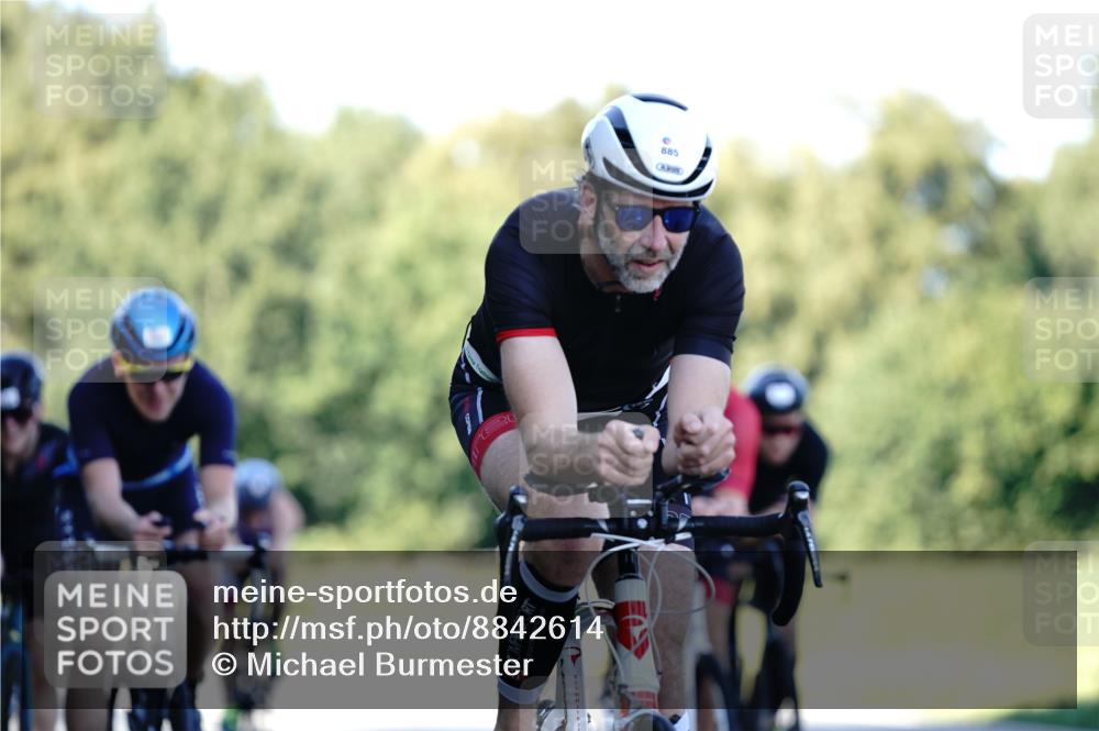 07.09.2025 - 19. Norderstedt Triathlon Michael Burmester http://msf.ph/oto/8842614 07.09.2025 15:50:22 Radfahren 371, 380, 397, 506, 513, 541, 885, 909, 1059, 1572, 1594 meine-sportfotos.de