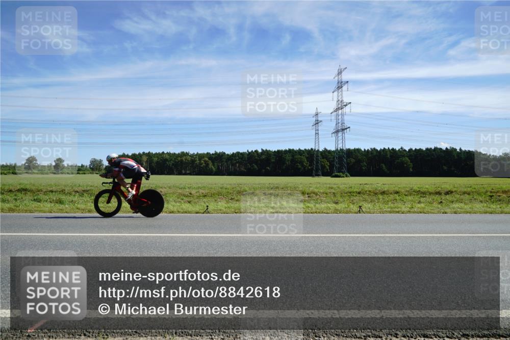 07.09.2025 - 19. Norderstedt Triathlon Michael Burmester http://msf.ph/oto/8842618 07.09.2025 12:32:28 Radfahren 304, 828, 1477 meine-sportfotos.de
