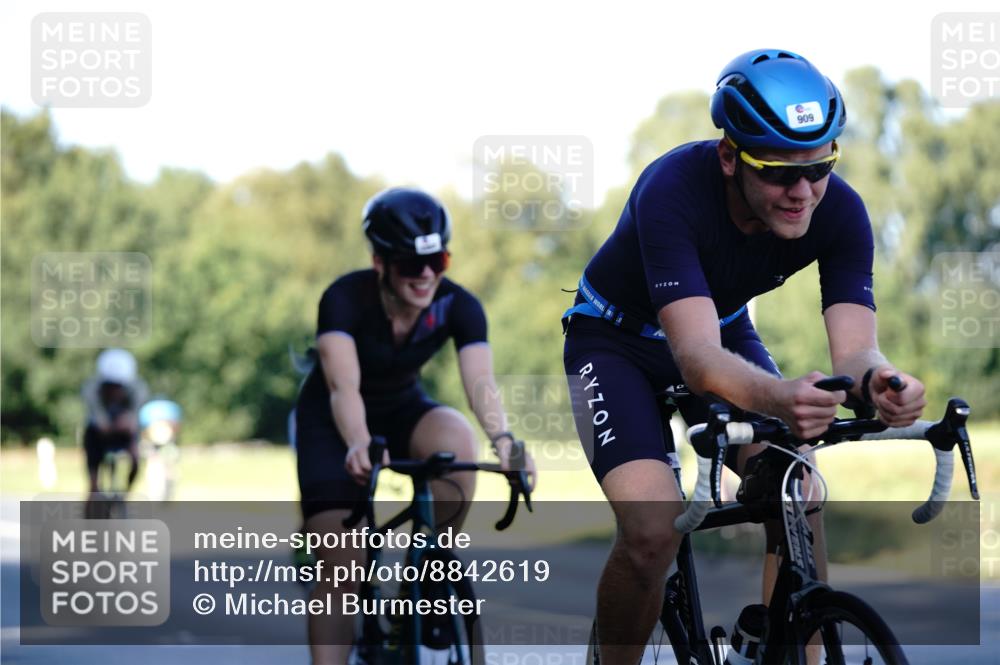 07.09.2025 - 19. Norderstedt Triathlon Michael Burmester http://msf.ph/oto/8842619 07.09.2025 15:50:23 Radfahren 371, 380, 397, 506, 513, 541, 885, 909, 1059, 1572, 1594 meine-sportfotos.de