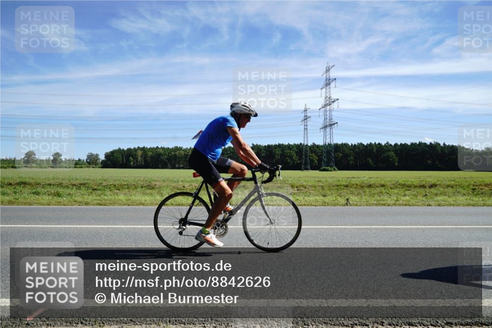 07.09.2025 - 19. Norderstedt Triathlon Michael Burmester http://msf.ph/oto/8842626 07.09.2025 12:32:30 Radfahren 304, 828, 1477 meine-sportfotos.de
