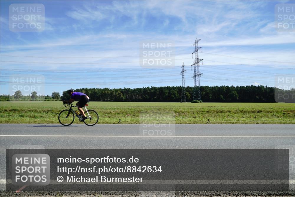 07.09.2025 - 19. Norderstedt Triathlon Michael Burmester http://msf.ph/oto/8842634 07.09.2025 12:32:32 Radfahren 304, 828, 1477 meine-sportfotos.de