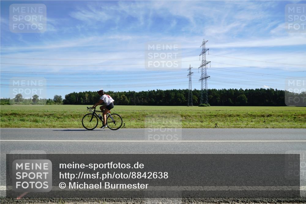07.09.2025 - 19. Norderstedt Triathlon Michael Burmester http://msf.ph/oto/8842638 07.09.2025 12:32:37 Radfahren 1212 meine-sportfotos.de