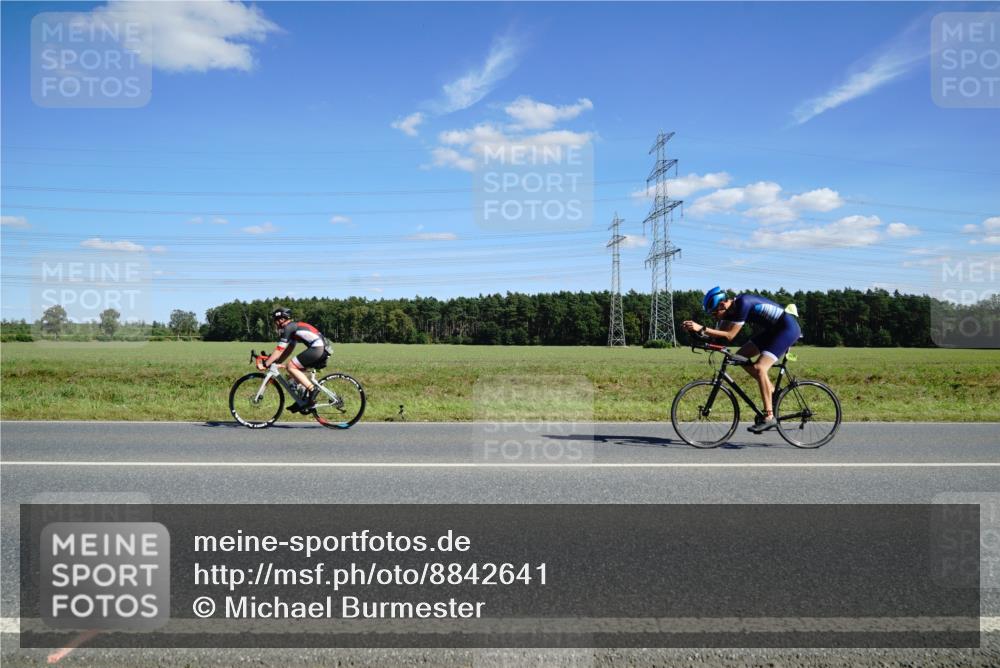 07.09.2025 - 19. Norderstedt Triathlon Michael Burmester http://msf.ph/oto/8842641 07.09.2025 14:39:06 Radfahren 1026 meine-sportfotos.de