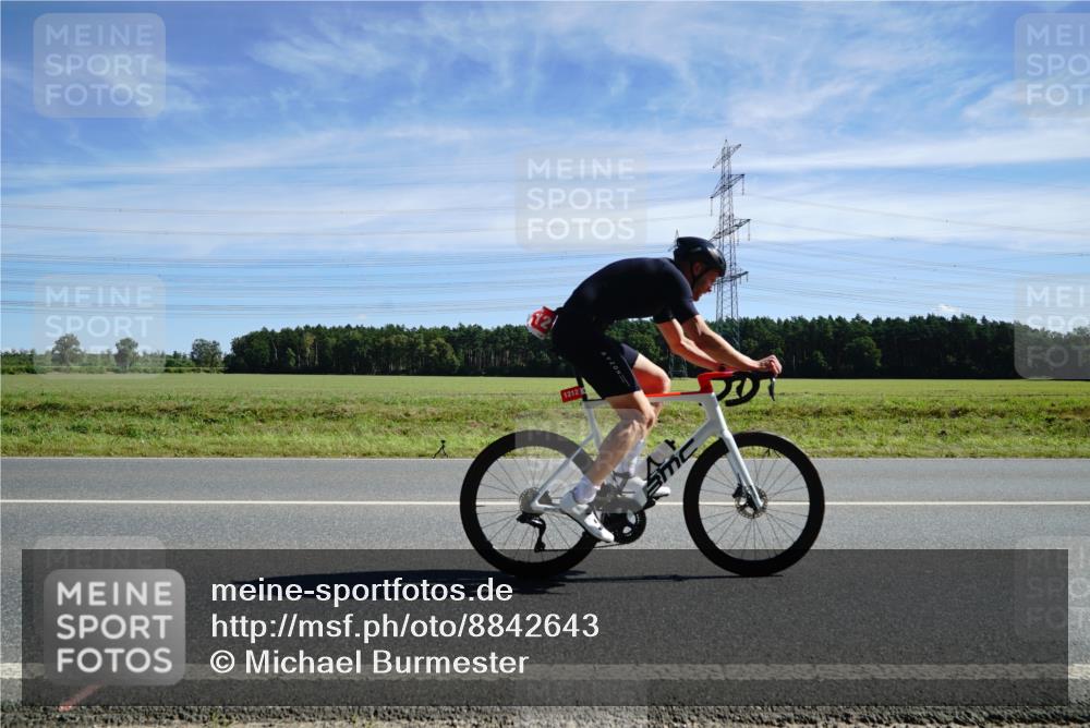07.09.2025 - 19. Norderstedt Triathlon Michael Burmester http://msf.ph/oto/8842643 07.09.2025 12:32:38 Radfahren 724, 1212 meine-sportfotos.de