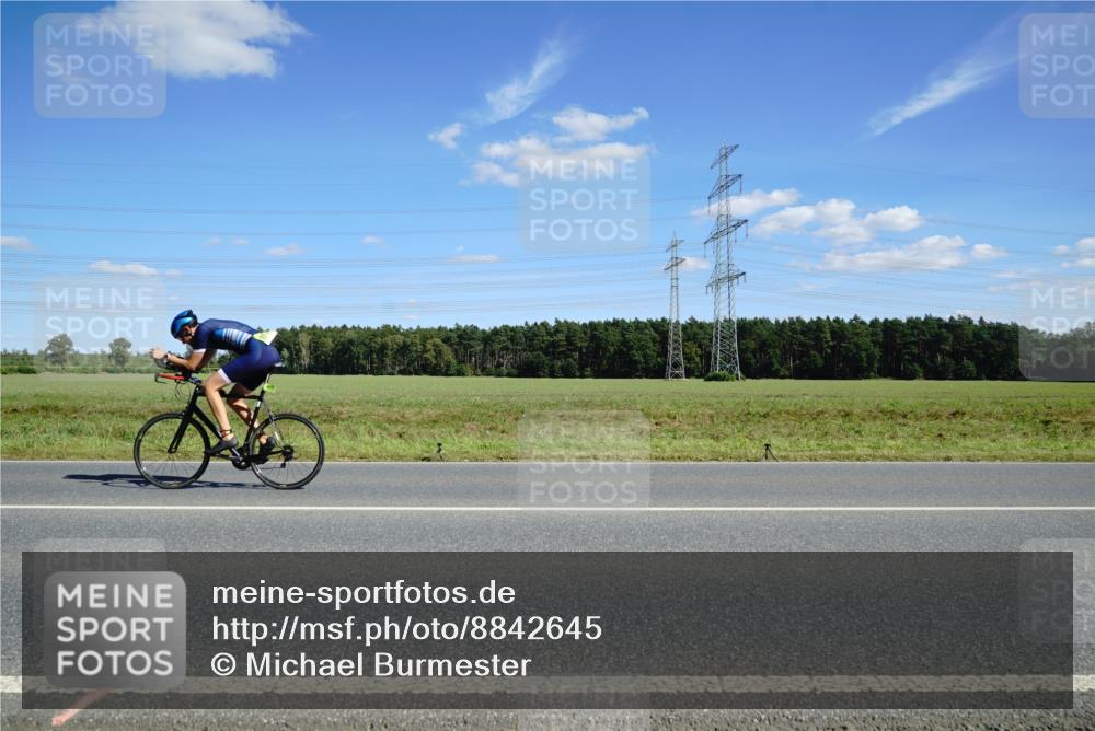 07.09.2025 - 19. Norderstedt Triathlon Michael Burmester http://msf.ph/oto/8842645 07.09.2025 14:39:06 Radfahren 1026 meine-sportfotos.de