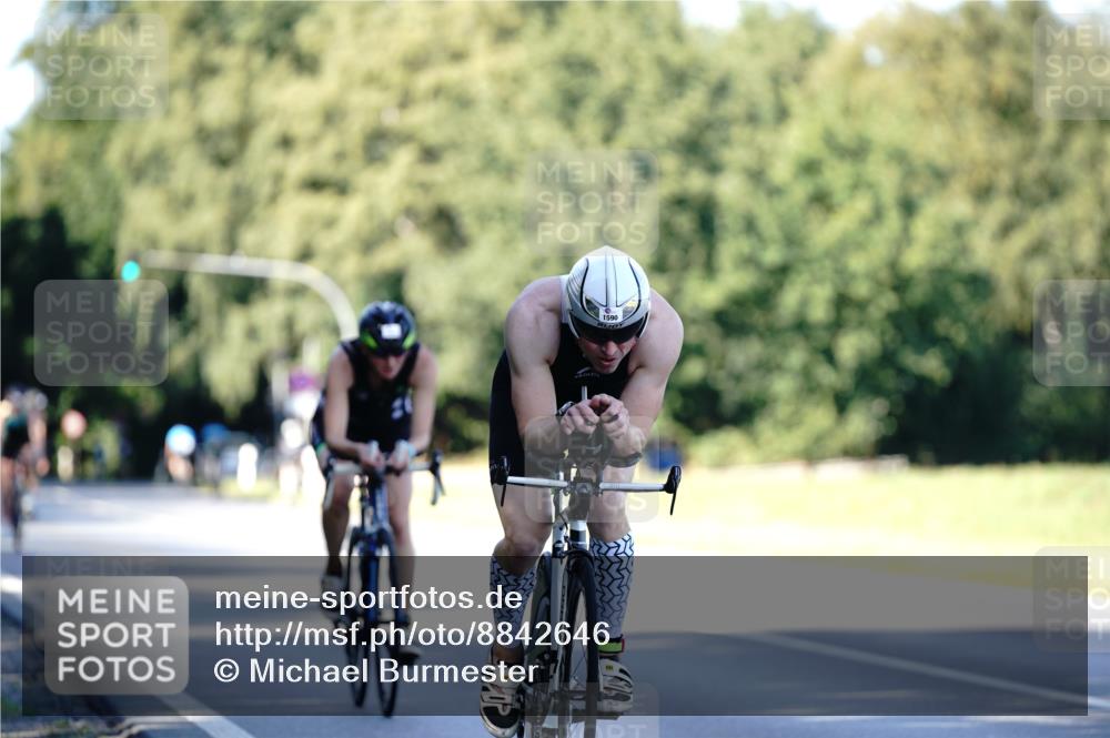 07.09.2025 - 19. Norderstedt Triathlon Michael Burmester http://msf.ph/oto/8842646 07.09.2025 15:50:31 Radfahren 897, 947, 1044, 1552, 1590, 1629 meine-sportfotos.de