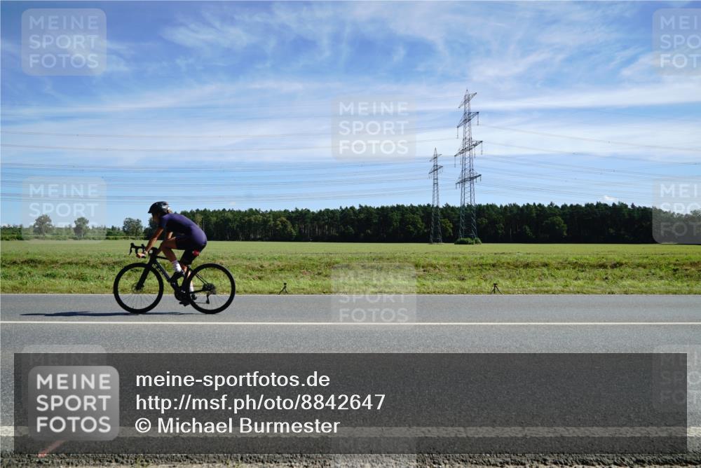 07.09.2025 - 19. Norderstedt Triathlon Michael Burmester http://msf.ph/oto/8842647 07.09.2025 12:32:39 Radfahren 724, 1212 meine-sportfotos.de