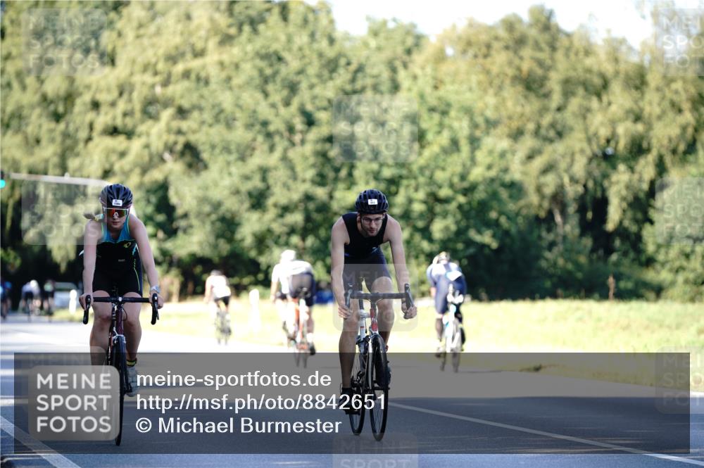 07.09.2025 - 19. Norderstedt Triathlon Michael Burmester http://msf.ph/oto/8842651 07.09.2025 15:50:36 Radfahren 913, 1044, 1089 meine-sportfotos.de