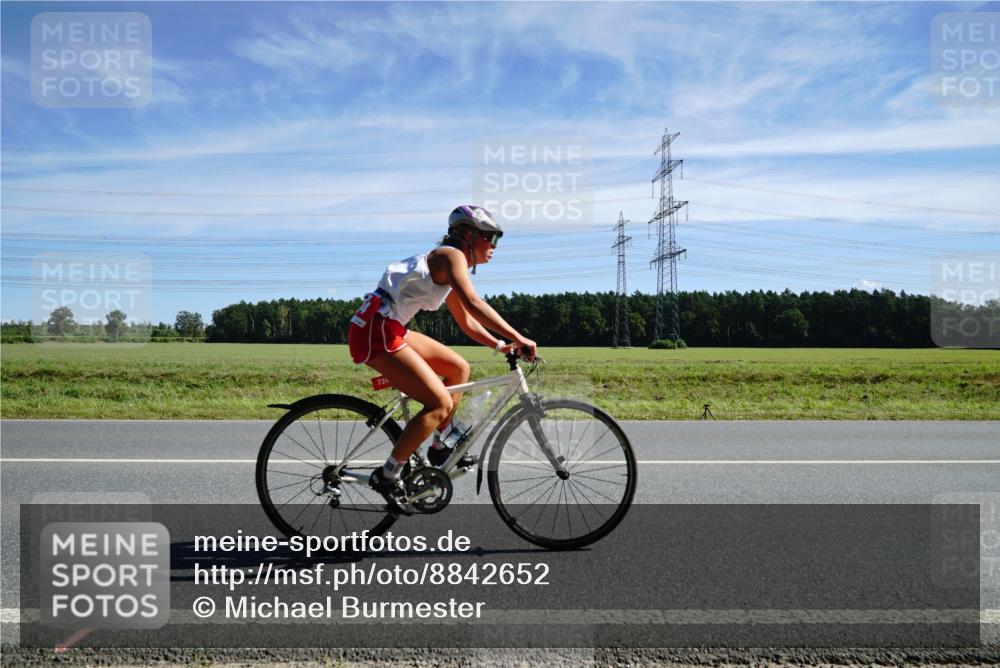 07.09.2025 - 19. Norderstedt Triathlon Michael Burmester http://msf.ph/oto/8842652 07.09.2025 12:32:41 Radfahren 195, 724 meine-sportfotos.de