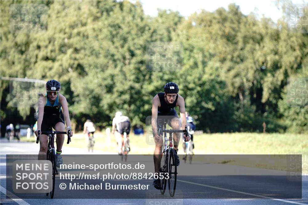 07.09.2025 - 19. Norderstedt Triathlon Michael Burmester http://msf.ph/oto/8842653 07.09.2025 15:50:36 Radfahren 913, 1044, 1089 meine-sportfotos.de