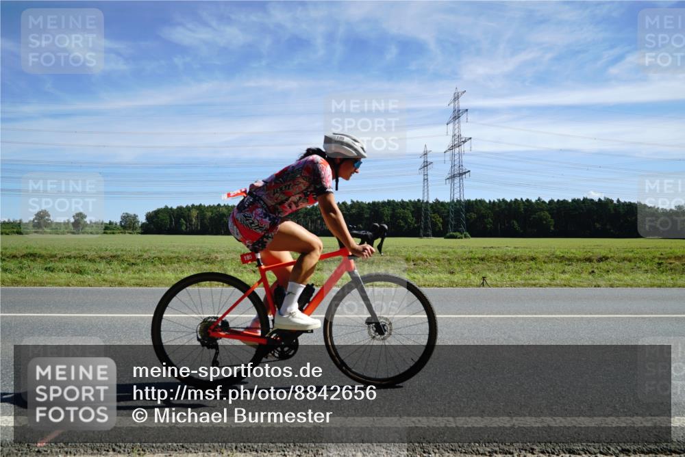 07.09.2025 - 19. Norderstedt Triathlon Michael Burmester http://msf.ph/oto/8842656 07.09.2025 12:32:43 Radfahren 195, 724 meine-sportfotos.de