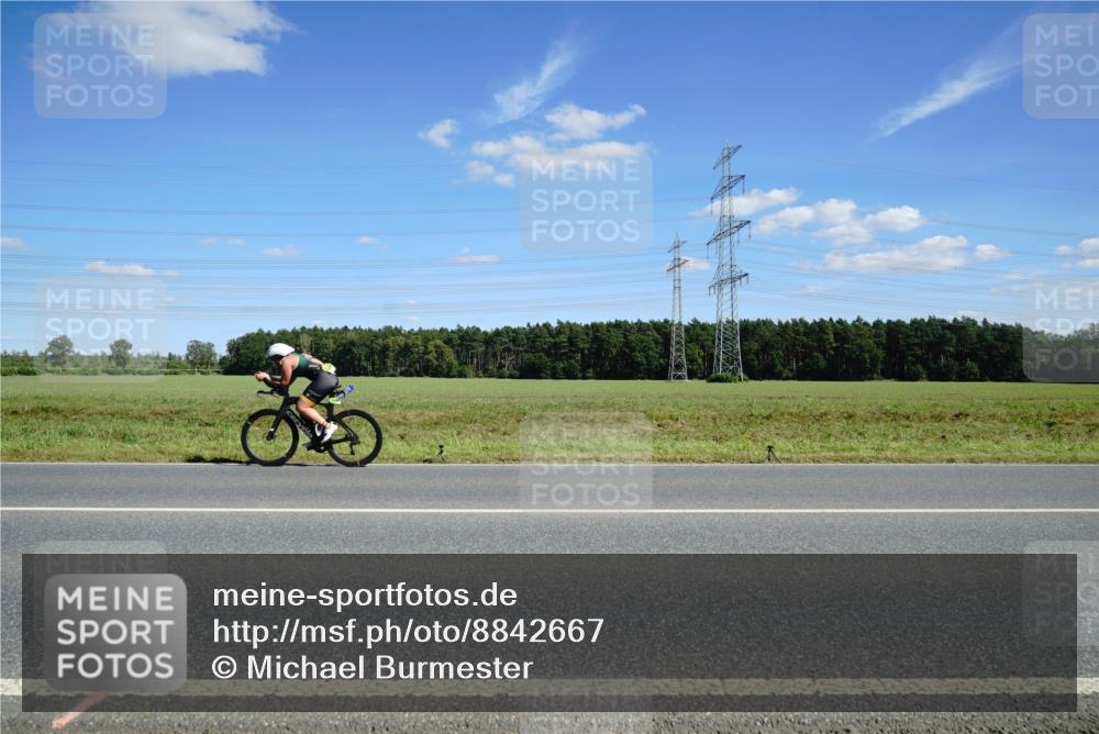 07.09.2025 - 19. Norderstedt Triathlon Michael Burmester http://msf.ph/oto/8842667 07.09.2025 14:39:17 Radfahren 981 meine-sportfotos.de