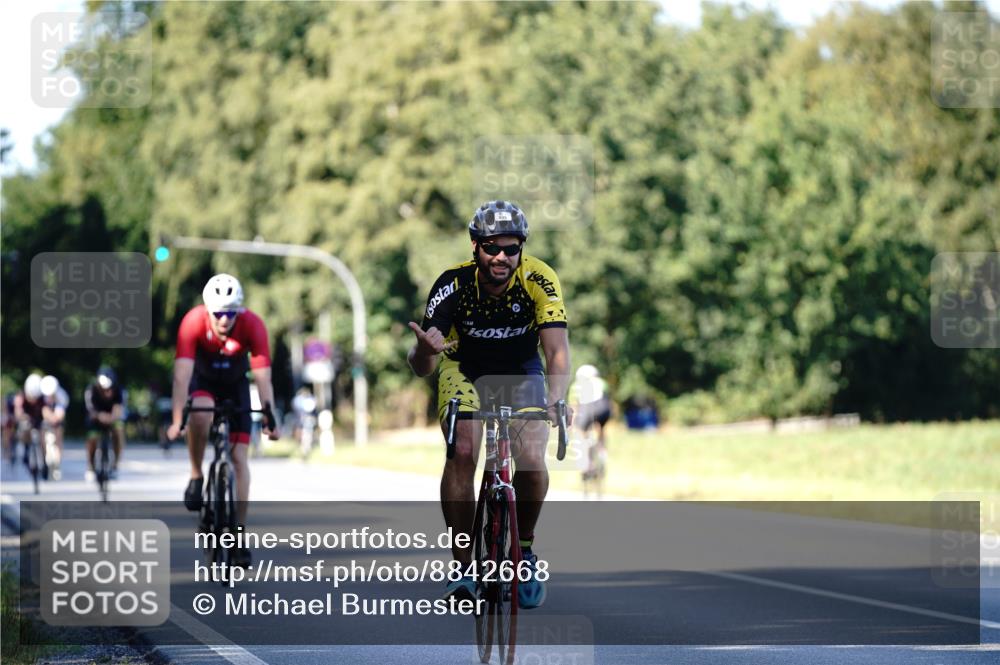 07.09.2025 - 19. Norderstedt Triathlon Michael Burmester http://msf.ph/oto/8842668 07.09.2025 15:50:43 Radfahren 466, 503, 935, 1069 meine-sportfotos.de