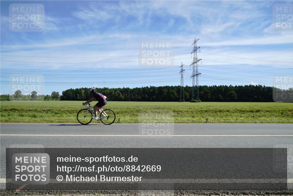 07.09.2025 - 19. Norderstedt Triathlon Michael Burmester http://msf.ph/oto/8842669 07.09.2025 12:33:02 Radfahren 739 meine-sportfotos.de