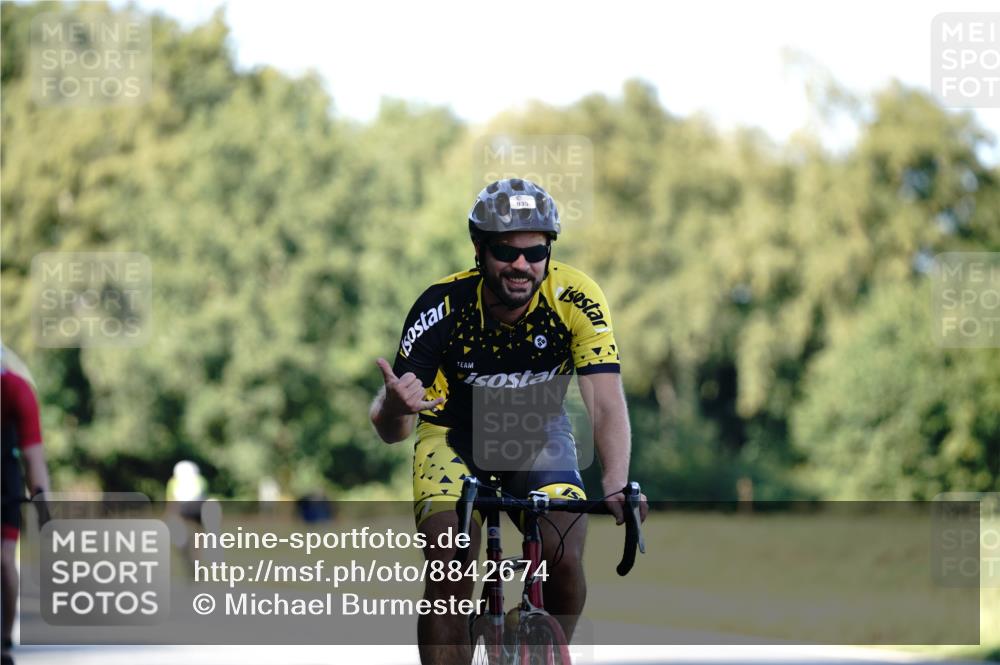 07.09.2025 - 19. Norderstedt Triathlon Michael Burmester http://msf.ph/oto/8842674 07.09.2025 15:50:44 Radfahren 466, 503, 935, 1069 meine-sportfotos.de