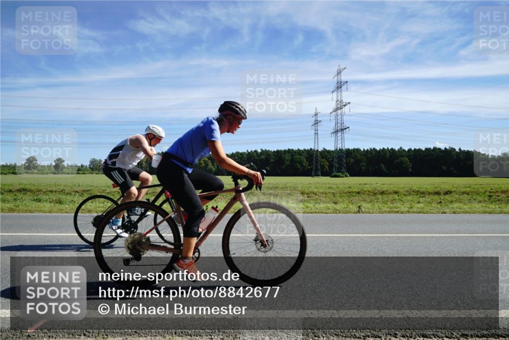 07.09.2025 - 19. Norderstedt Triathlon Michael Burmester http://msf.ph/oto/8842677 07.09.2025 12:33:05 Radfahren 718, 739, 853, 1276 meine-sportfotos.de