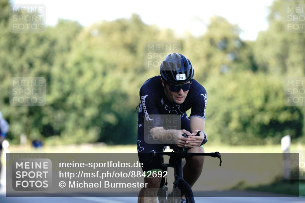 07.09.2025 - 19. Norderstedt Triathlon Michael Burmester http://msf.ph/oto/8842692 07.09.2025 15:50:48 Radfahren 416, 437, 503, 539, 935, 1600 meine-sportfotos.de