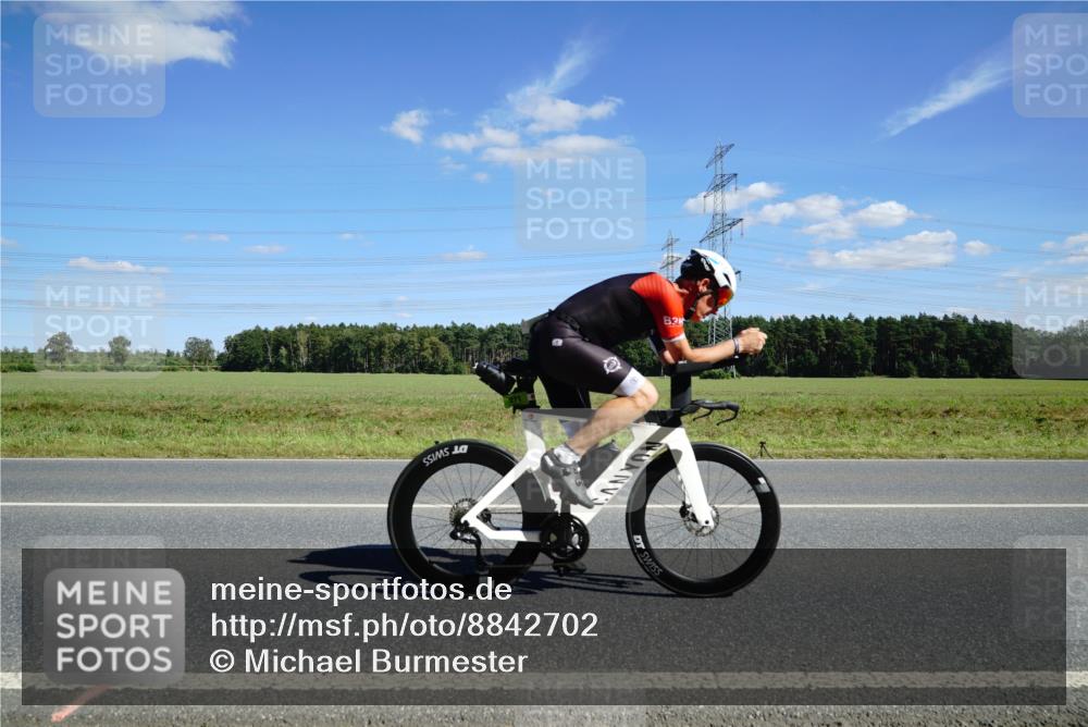 07.09.2025 - 19. Norderstedt Triathlon Michael Burmester http://msf.ph/oto/8842702 07.09.2025 14:39:43 Radfahren 971 meine-sportfotos.de
