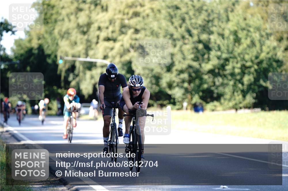 07.09.2025 - 19. Norderstedt Triathlon Michael Burmester http://msf.ph/oto/8842704 07.09.2025 15:50:59 Radfahren 527, 1043, 1442 meine-sportfotos.de