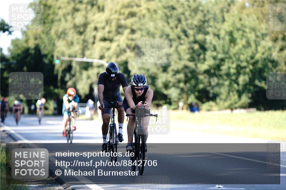 07.09.2025 - 19. Norderstedt Triathlon Michael Burmester http://msf.ph/oto/8842706 07.09.2025 15:50:59 Radfahren 527, 1043, 1442 meine-sportfotos.de