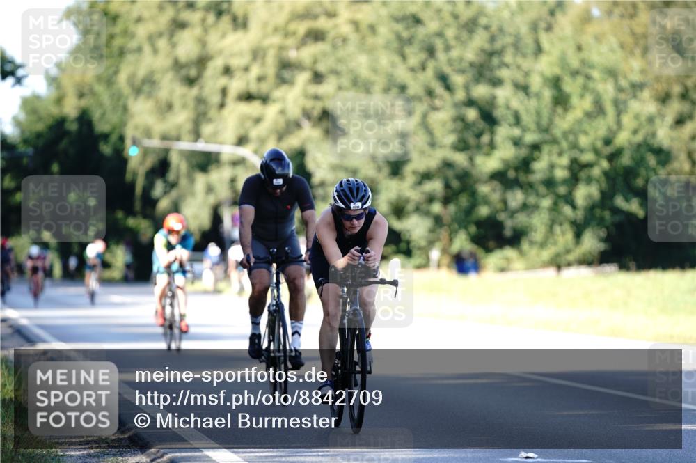 07.09.2025 - 19. Norderstedt Triathlon Michael Burmester http://msf.ph/oto/8842709 07.09.2025 15:50:59 Radfahren 527, 1043, 1442 meine-sportfotos.de