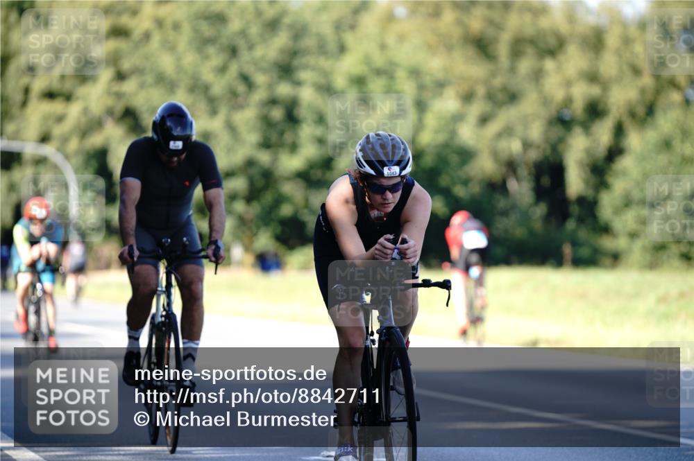 07.09.2025 - 19. Norderstedt Triathlon Michael Burmester http://msf.ph/oto/8842711 07.09.2025 15:51:00 Radfahren 527, 1043, 1442 meine-sportfotos.de