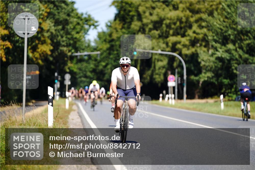 07.09.2025 - 19. Norderstedt Triathlon Michael Burmester http://msf.ph/oto/8842712 07.09.2025 12:56:19 Radfahren 145, 1337 meine-sportfotos.de