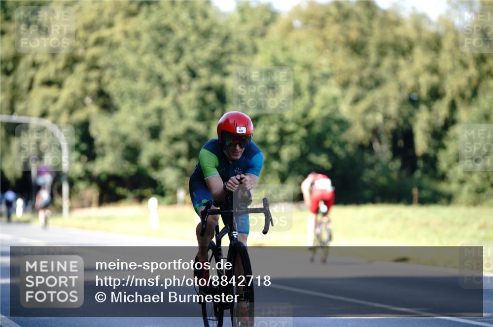 07.09.2025 - 19. Norderstedt Triathlon Michael Burmester http://msf.ph/oto/8842718 07.09.2025 15:51:01 Radfahren 527, 1043, 1442 meine-sportfotos.de