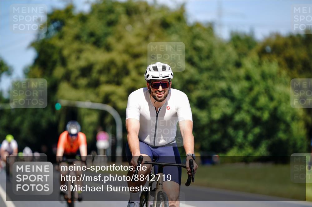 07.09.2025 - 19. Norderstedt Triathlon Michael Burmester http://msf.ph/oto/8842719 07.09.2025 12:56:20 Radfahren 145, 1337 meine-sportfotos.de