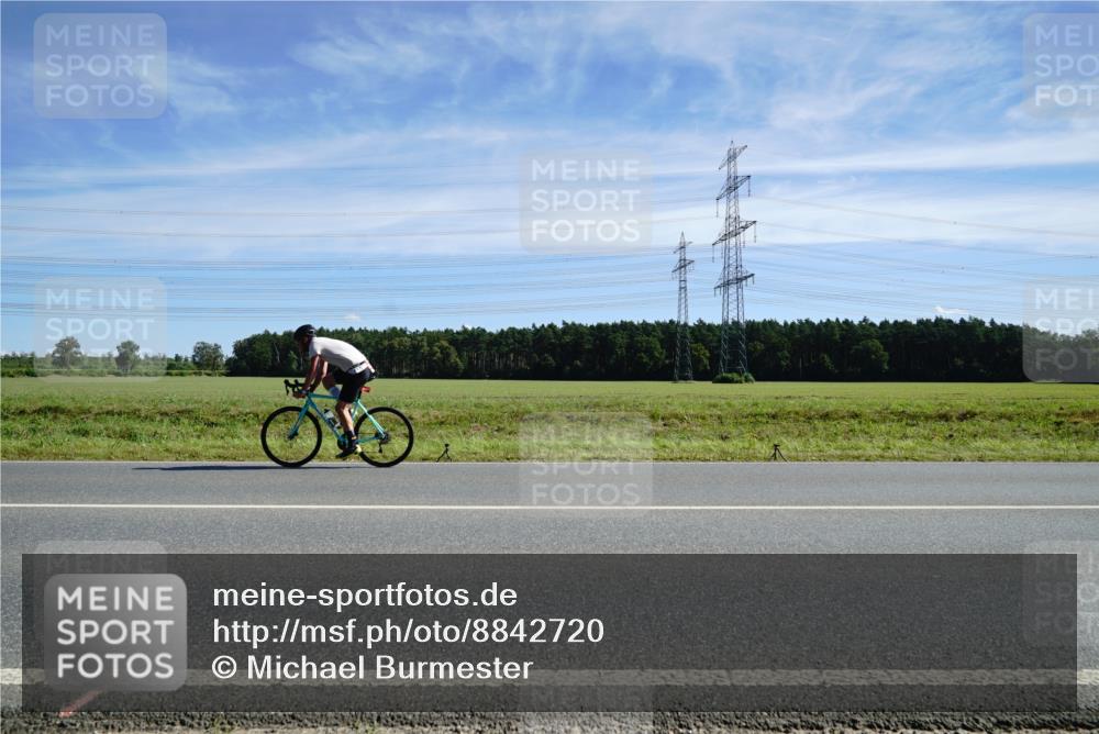 07.09.2025 - 19. Norderstedt Triathlon Michael Burmester http://msf.ph/oto/8842720 07.09.2025 12:33:27 Radfahren 1392 meine-sportfotos.de