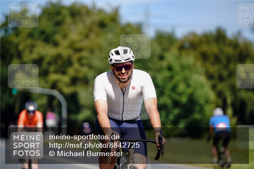 07.09.2025 - 19. Norderstedt Triathlon Michael Burmester http://msf.ph/oto/8842725 07.09.2025 12:56:20 Radfahren 145, 1337 meine-sportfotos.de