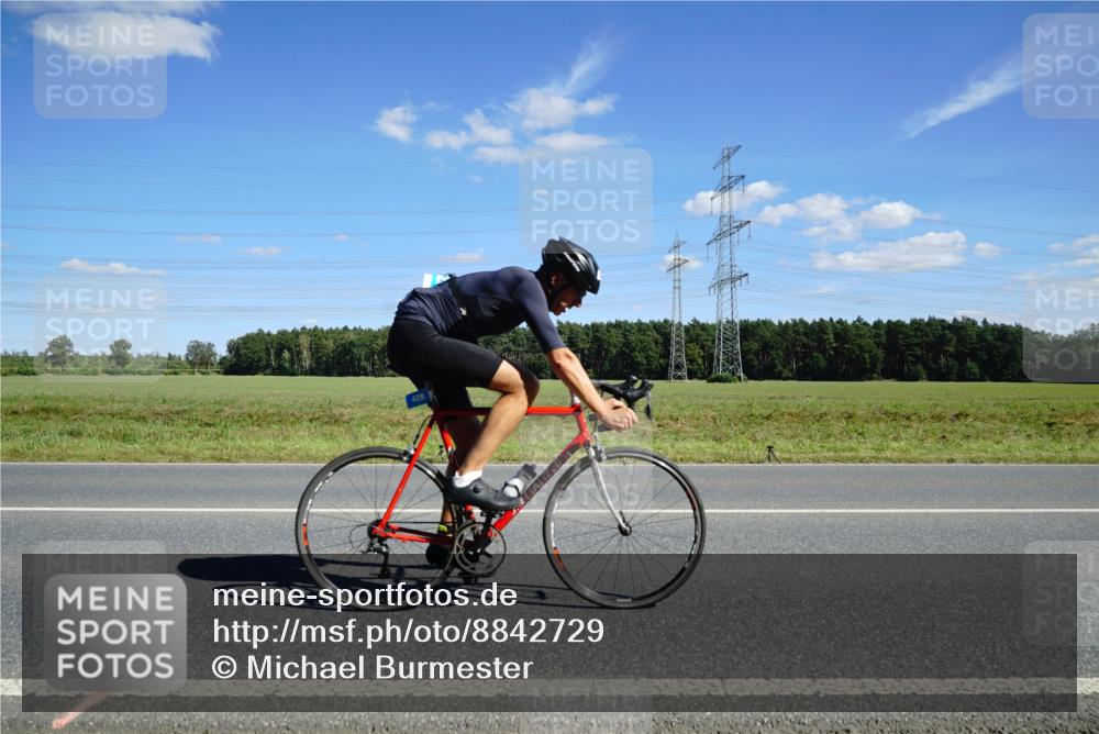 07.09.2025 - 19. Norderstedt Triathlon Michael Burmester http://msf.ph/oto/8842729 07.09.2025 14:39:59 Radfahren 428, 478, 982, 1486 meine-sportfotos.de