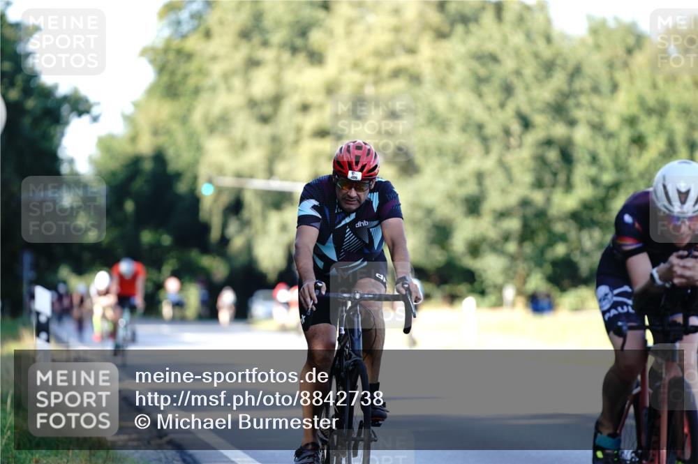 07.09.2025 - 19. Norderstedt Triathlon Michael Burmester http://msf.ph/oto/8842738 07.09.2025 15:51:07 Radfahren 409, 528, 1050, 1624 meine-sportfotos.de