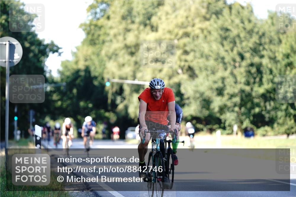 07.09.2025 - 19. Norderstedt Triathlon Michael Burmester http://msf.ph/oto/8842746 07.09.2025 15:51:12 Radfahren 409, 1513, 1604 meine-sportfotos.de