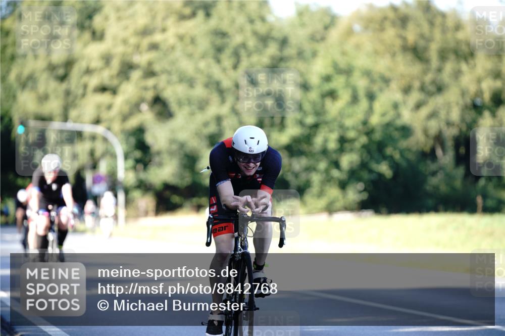 07.09.2025 - 19. Norderstedt Triathlon Michael Burmester http://msf.ph/oto/8842768 07.09.2025 15:51:22 Radfahren 523, 940, 1606 meine-sportfotos.de