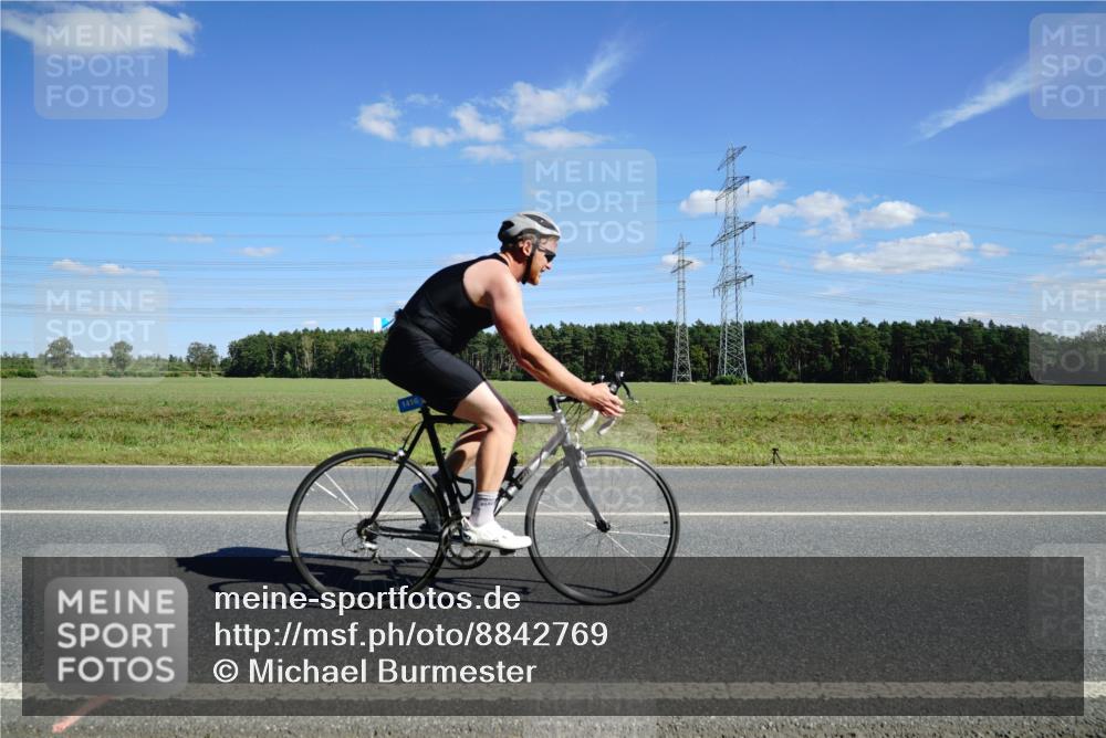 07.09.2025 - 19. Norderstedt Triathlon Michael Burmester http://msf.ph/oto/8842769 07.09.2025 14:40:16 Radfahren 1416 meine-sportfotos.de