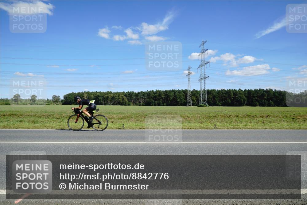07.09.2025 - 19. Norderstedt Triathlon Michael Burmester http://msf.ph/oto/8842776 07.09.2025 14:40:18 Radfahren 1416, 1459 meine-sportfotos.de